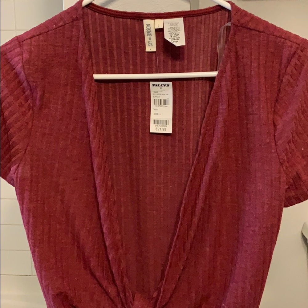Short sleeves low cut crop top